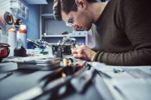 1747031703-electronic-technician-repair-damaged-smartphone-in-the-workshop-300x200.jpg