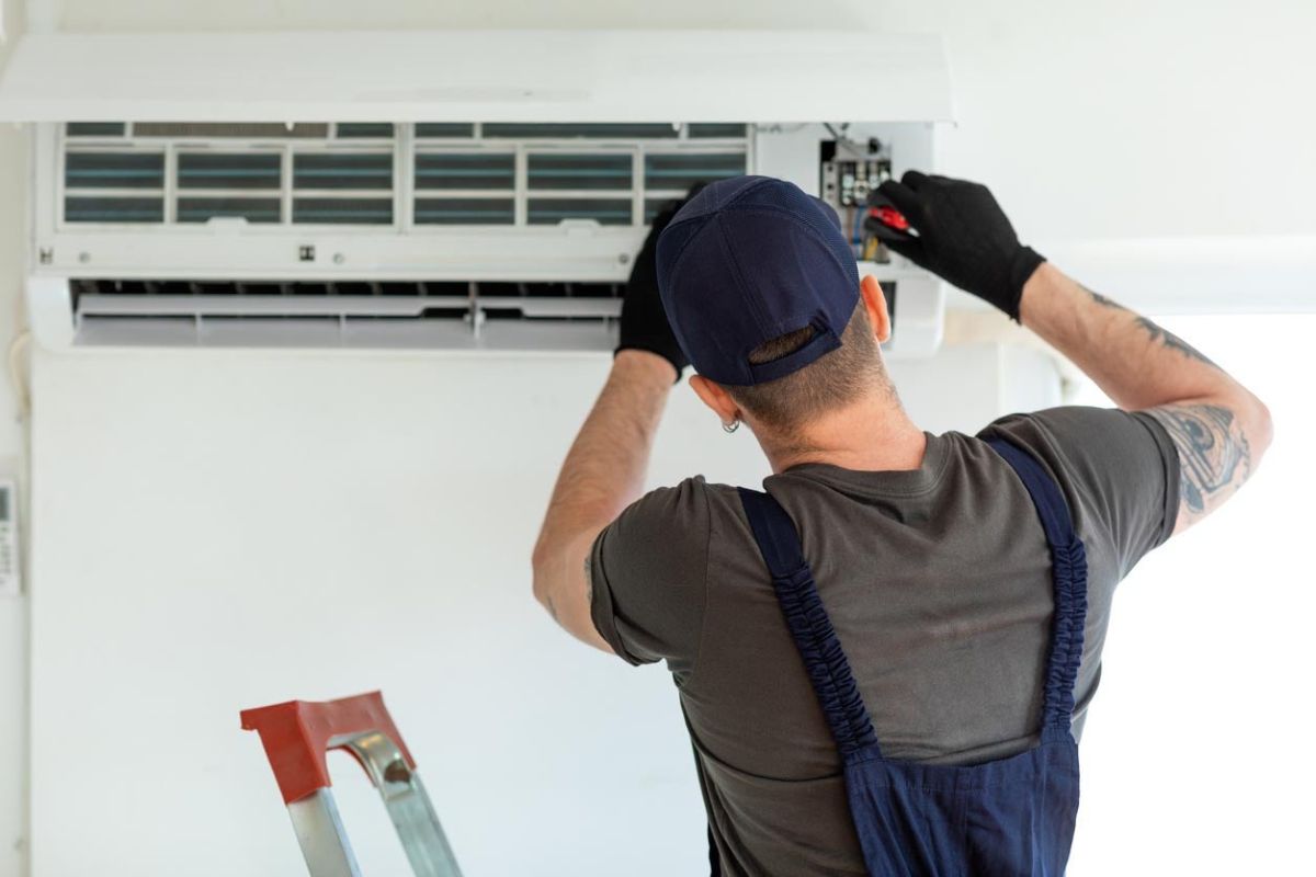 1747736355-inverter-ac-services.jpg