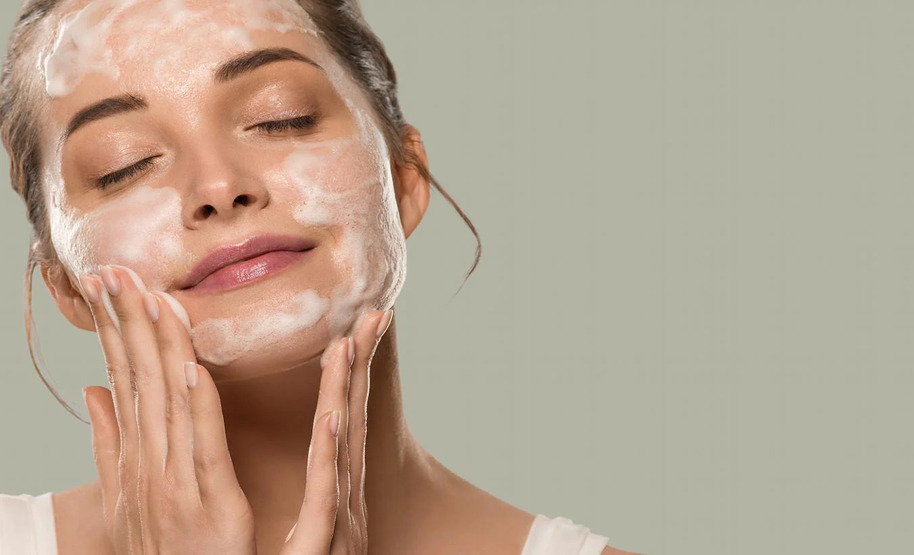 1749053603-what-is-cleanser-1-1.jpg