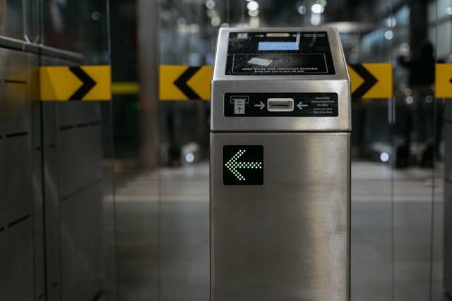 1753079900-pexels-mart-production-7252563.jpg