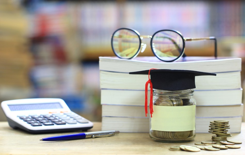 1753098044-graduation-hat-glass-bottle-bookshelf-library-room-saving-money-education-concept_(1)_(2).jpg