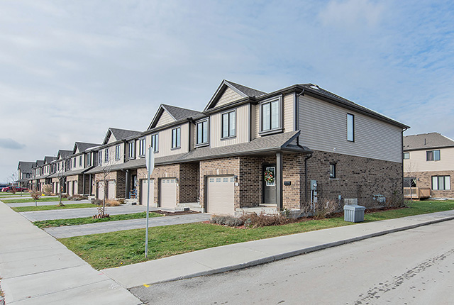 1754328541-Townhomes-in-Hiyde-Park-London-ON-705-Freeport40705.jpg