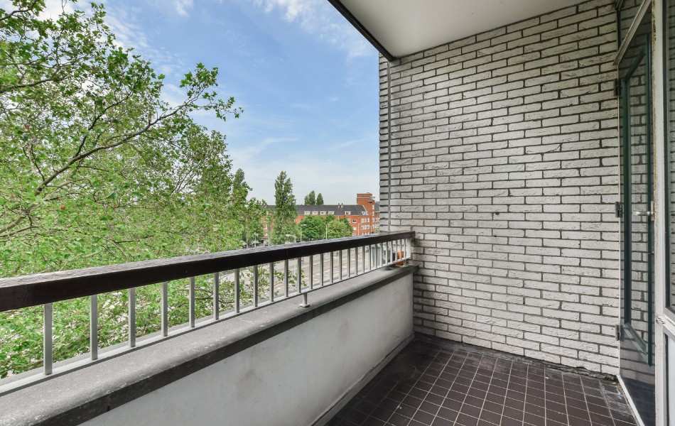 1755684855-top-balcony-tiling-trends-in-perth.jpeg