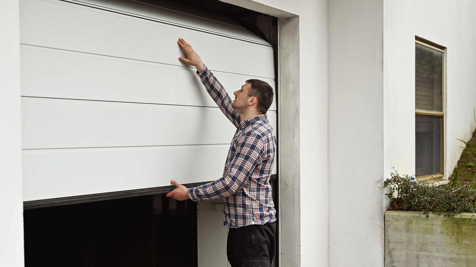 1756326275-Garage_Door_Dents_Repair_in_Bakersfield.jpg