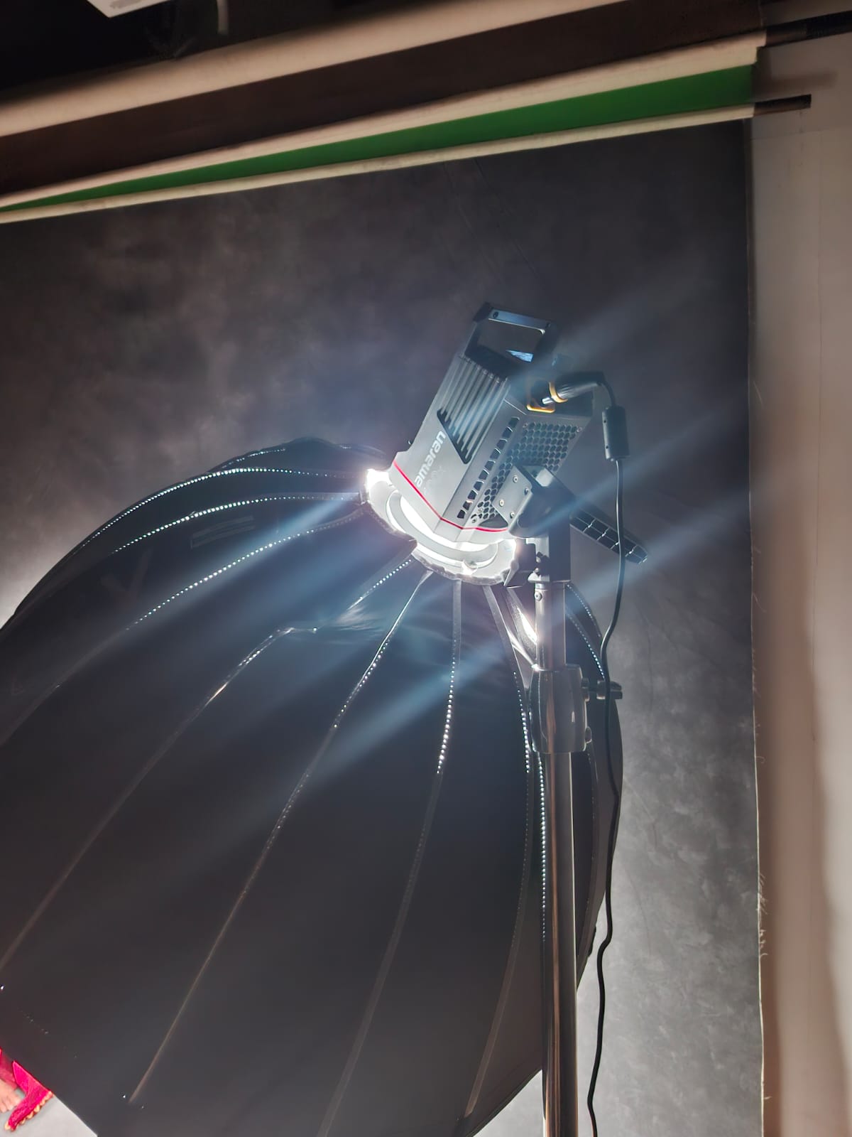 1763533878-Studio_Light.jpg